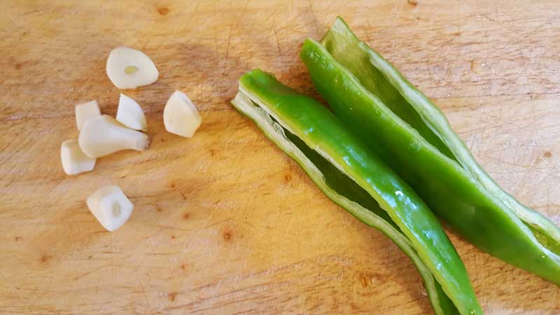 Cut garlic and cut chiles.